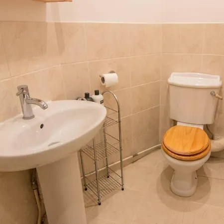 Cosy 1 Bedroom Flat Near Temple Meads * 布里斯托